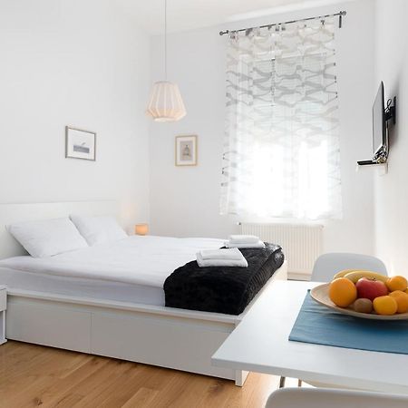 Modern Studio Near Park Zrinjevac And Main Square Zagreb Eksteriør billede